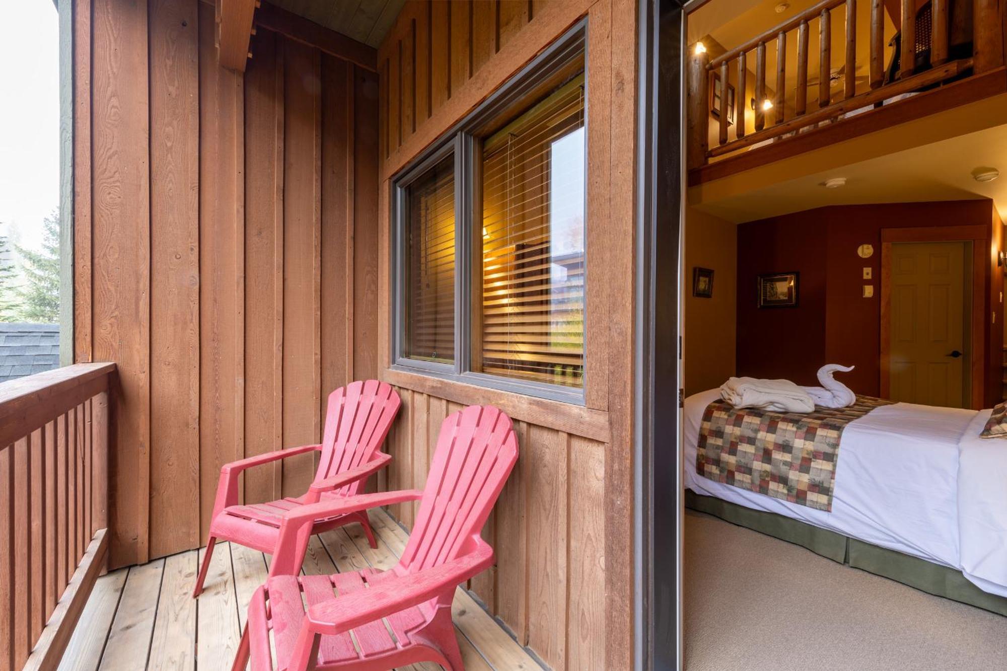 Vagabond Lodge At Kicking Horse Golden Ngoại thất bức ảnh