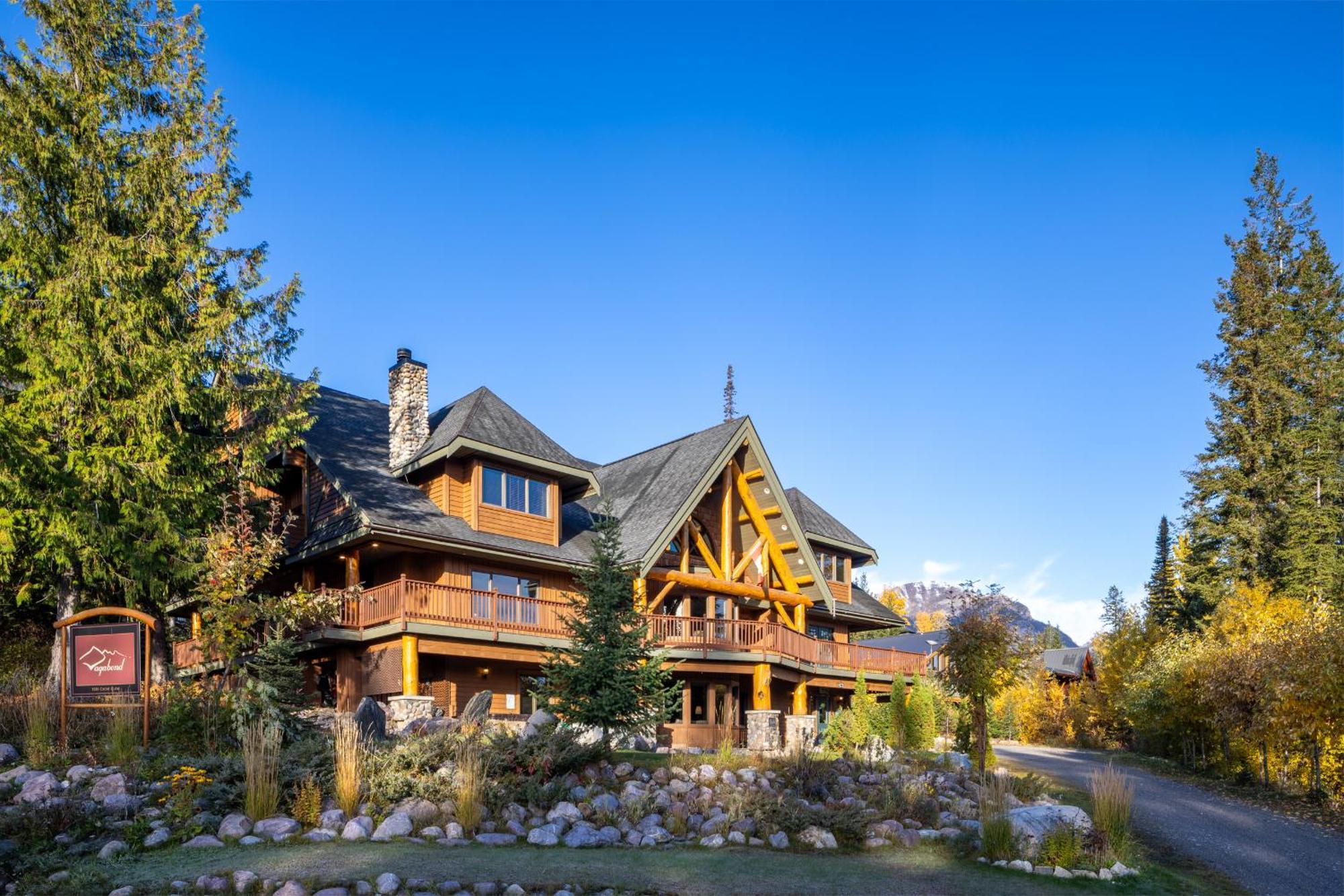 Vagabond Lodge At Kicking Horse Golden Ngoại thất bức ảnh