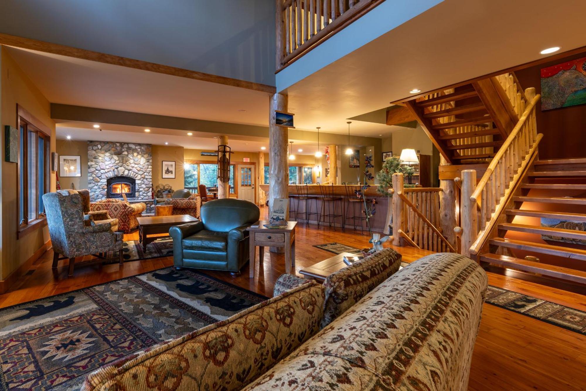Vagabond Lodge At Kicking Horse Golden Ngoại thất bức ảnh