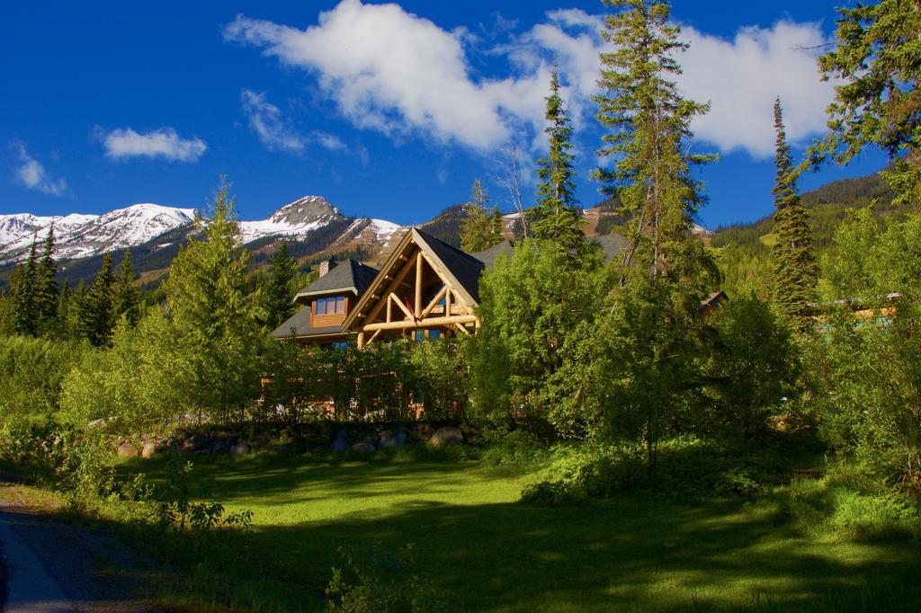 Vagabond Lodge At Kicking Horse Golden Ngoại thất bức ảnh