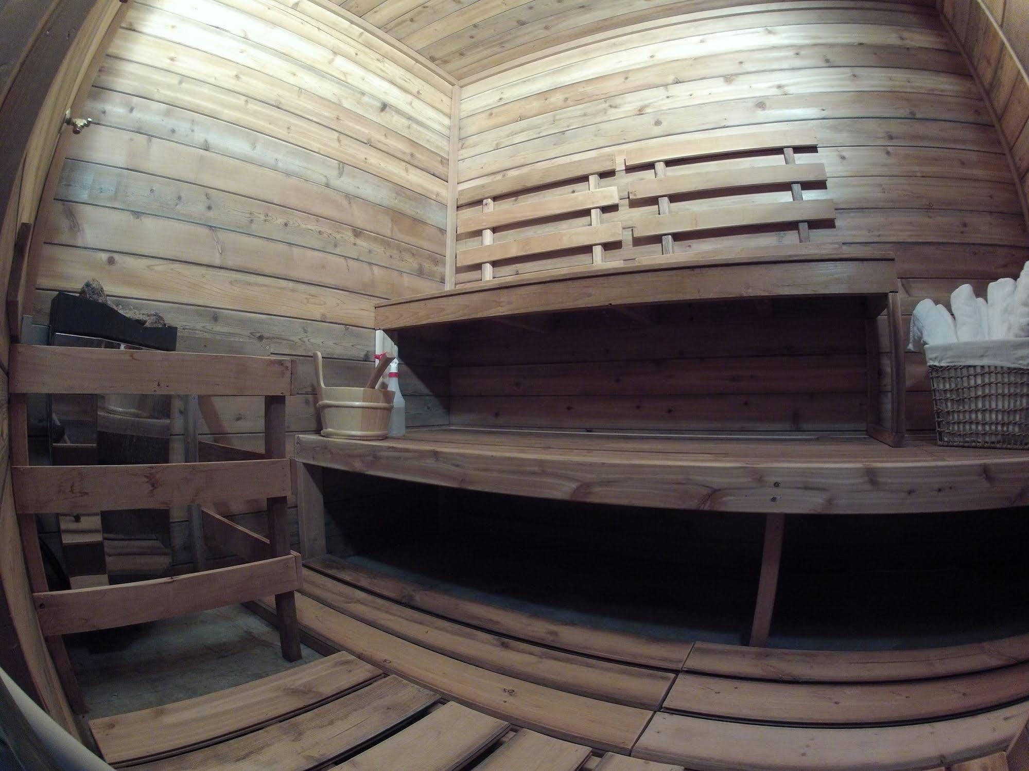 Vagabond Lodge At Kicking Horse Golden Ngoại thất bức ảnh