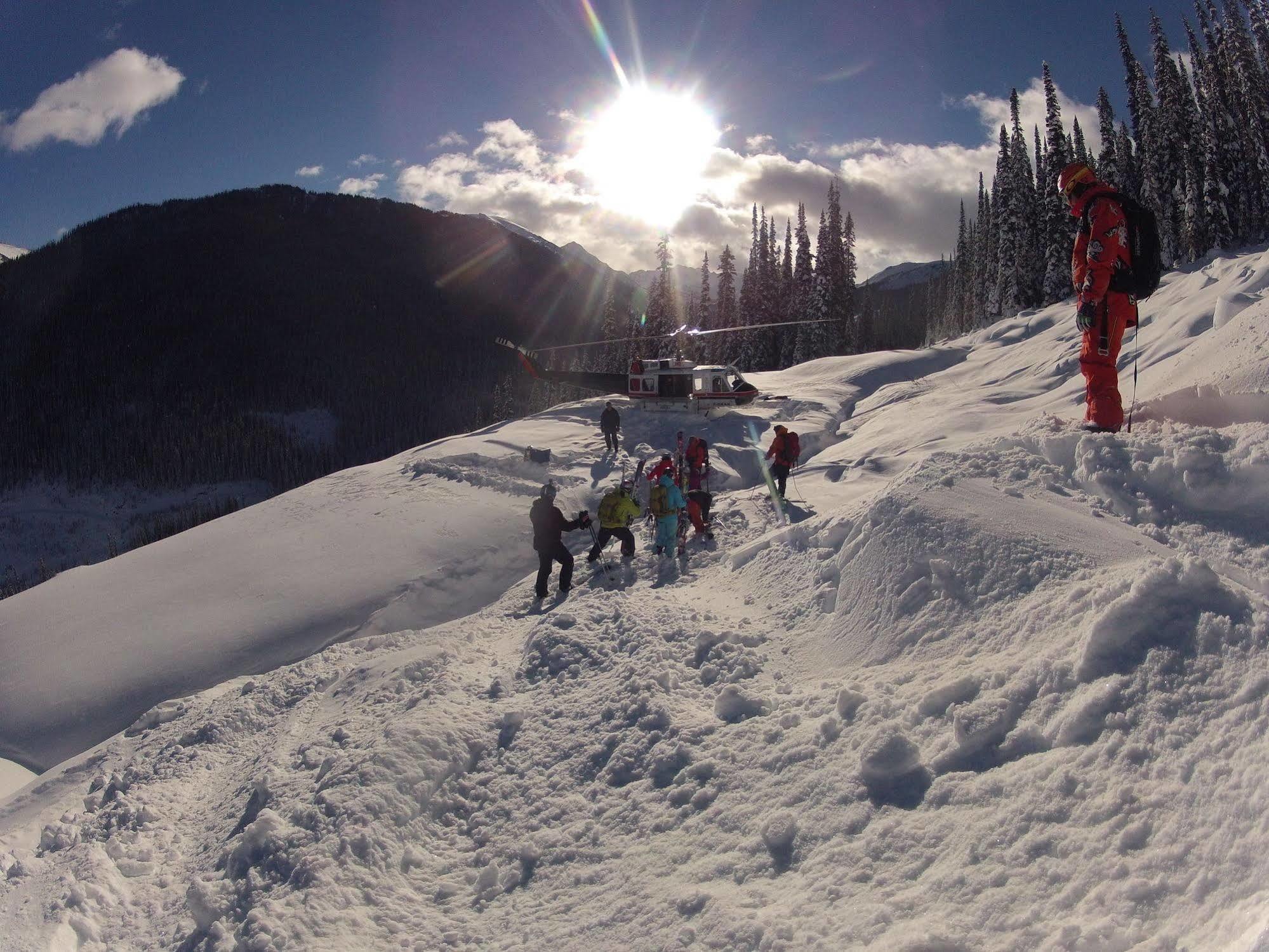 Vagabond Lodge At Kicking Horse Golden Ngoại thất bức ảnh