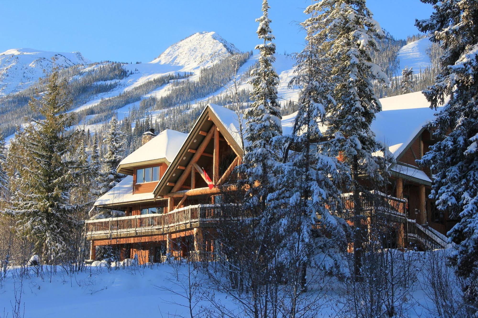 Vagabond Lodge At Kicking Horse Golden Ngoại thất bức ảnh