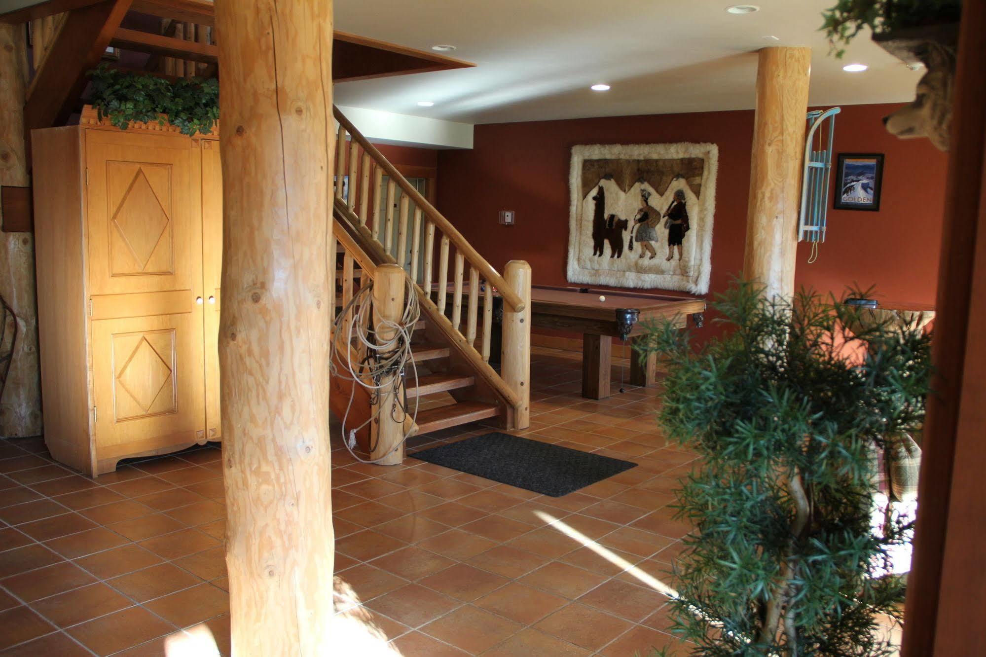 Vagabond Lodge At Kicking Horse Golden Ngoại thất bức ảnh